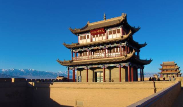 城点燃嘉峪关戈壁夜跑显豪情！澳门新葡京a